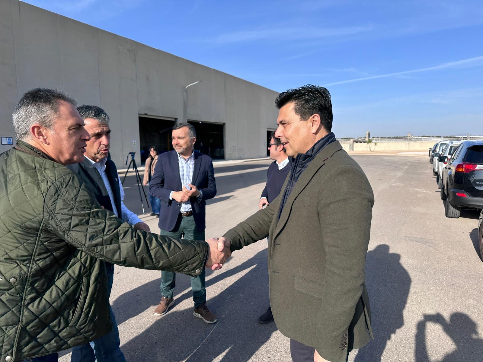 Una delegación de agricultores almerienses visita la EDAR de San Javier para conocer el sistema de reutilización de agua 